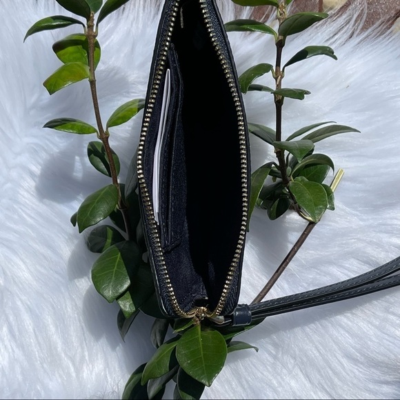 NWT Coach corner zip wristlet with garden plaid print - Picture 6 of 8